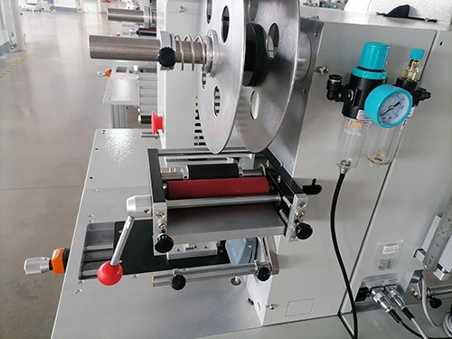 Unwinding and rewinding shafts are available with customizable sizes.